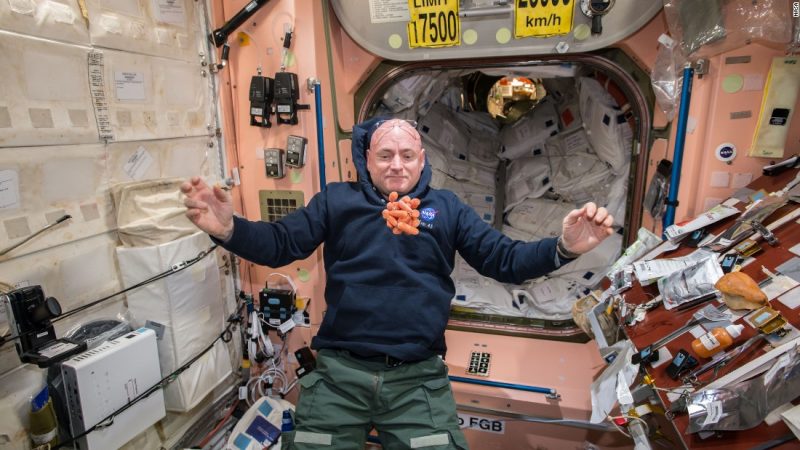Astronotlar uzayda ne yer
