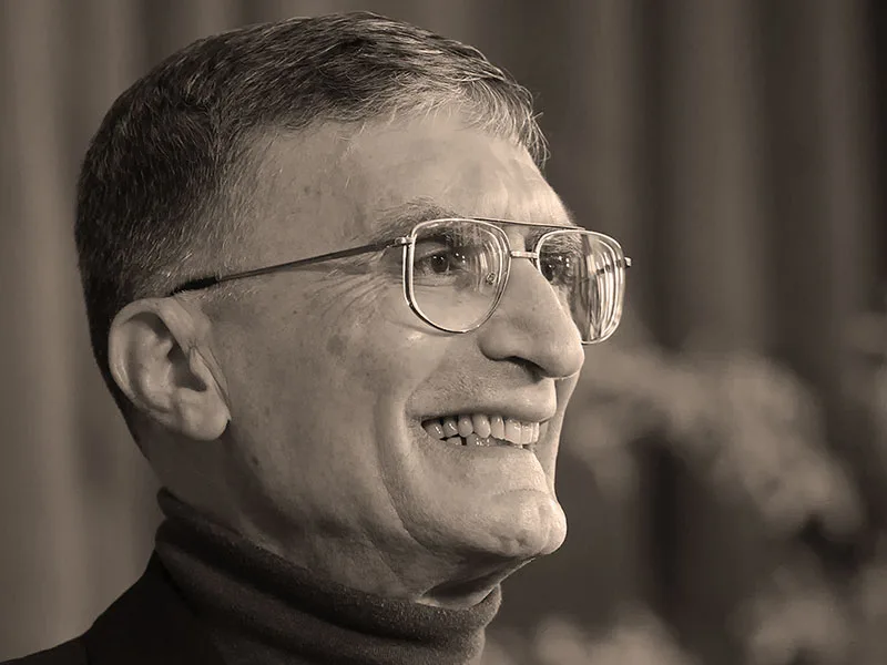Aziz Sancar, Türk doktor, akademisyen, biyokimyager ve moleküler biyologdur