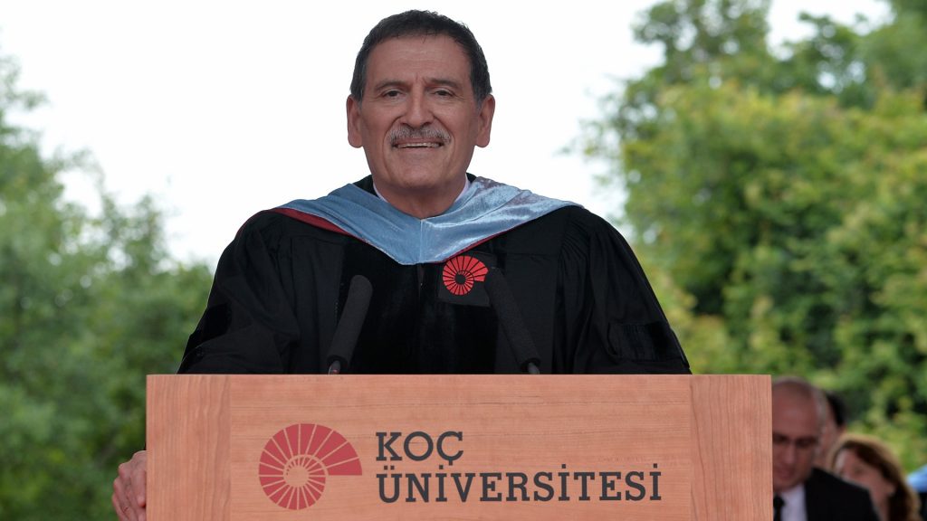 Umran Savaş İnan, Türk bilim insanı, Koç Üniversitesi Mütevelli Heyeti danışmanı ve eski rektörü