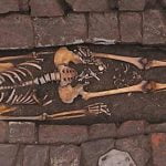 Bir ortaçağ mezarında 'Tabutta Doğuma' dair kalıntılar bulundu