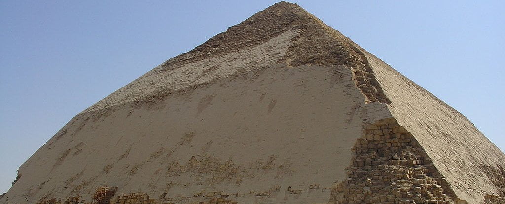 Bent piramidi odalarını ziyarete açtı