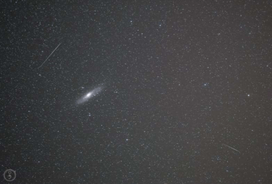 Andromeda Galaksisi ve meteorlar