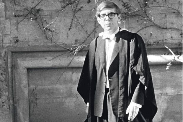 Stephan Hawking Oxford Üniversitesi 'ni birincilikle bitirdi