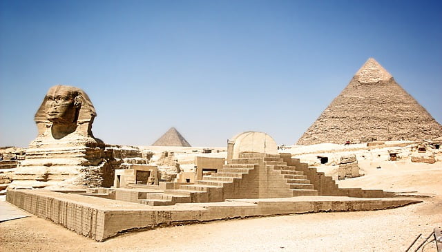 Giza'nın Büyük Piramitleri