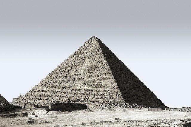 İlk Piramitler