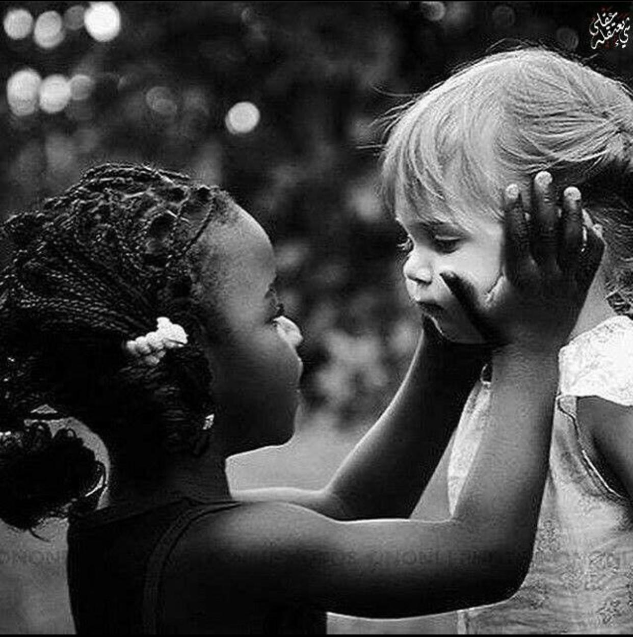 Black and white children. Черно белые дети. Дети в белом. Дети черных и белых. Шедевры черно-белой фотографии.