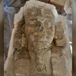 Heykeli sfenks gibi görünecek şekilde şekillendirilen Kral III. Amenhotep'un başı.