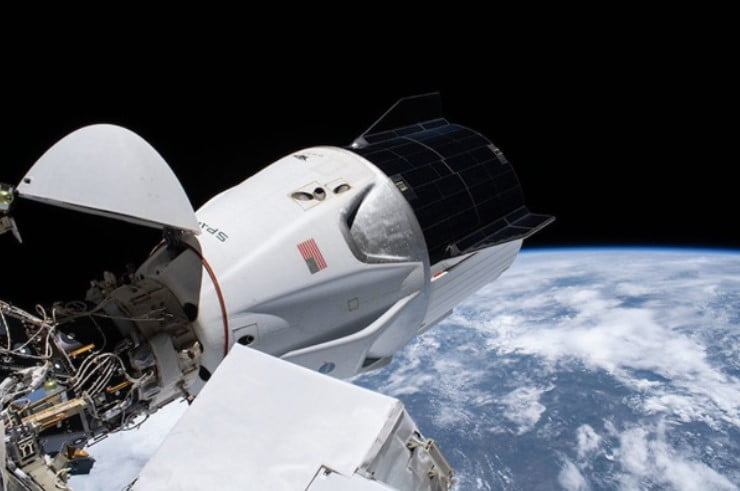 SpaceX Crew-1'in Resilience uzay aracı 