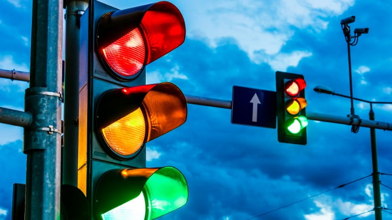 Trafik Işıkları 4 Renge Çıkabilir, İşte Nedenleri: