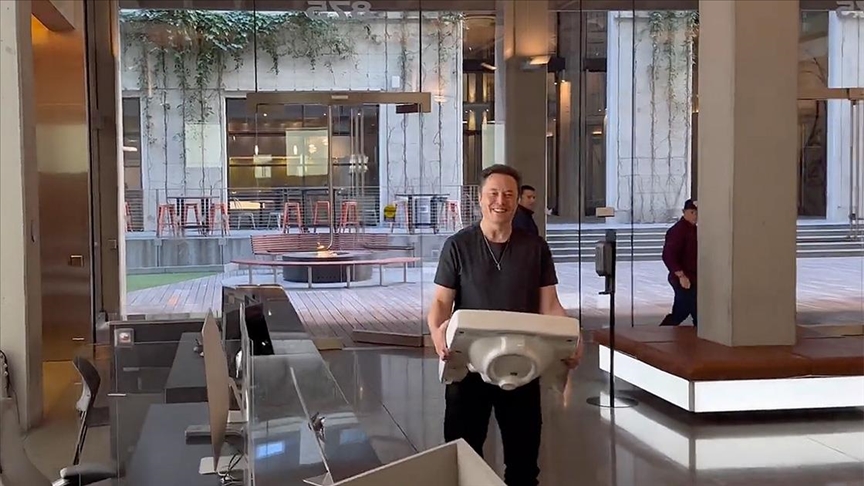 Elon Musk, Twitter merkez binasına girişi