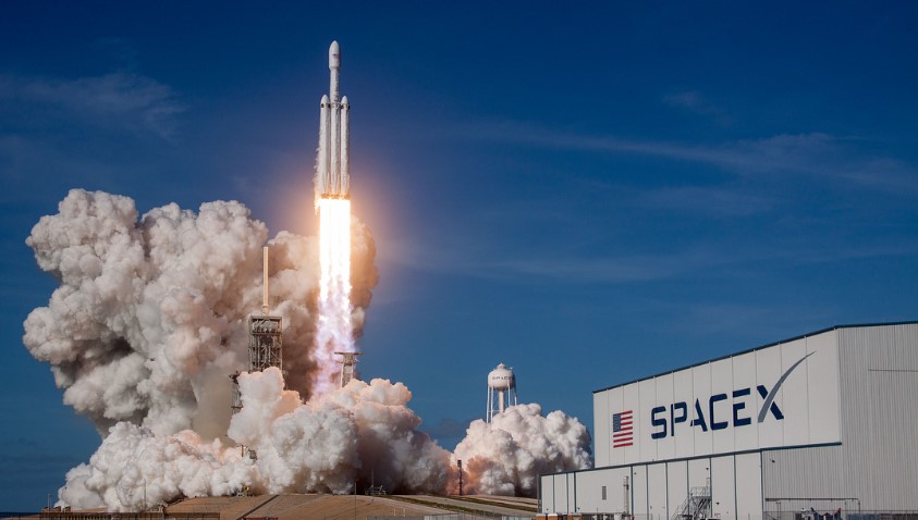 SpaceX’in Bu Gece Dünyanın En Büyük Ticari Uydusunu Taşıyacak