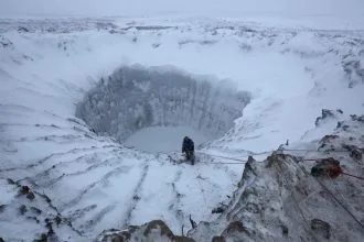 Sibirya'da Ortaya Çıkan Gizemli Kraterlerin Sebebi Açıklandı