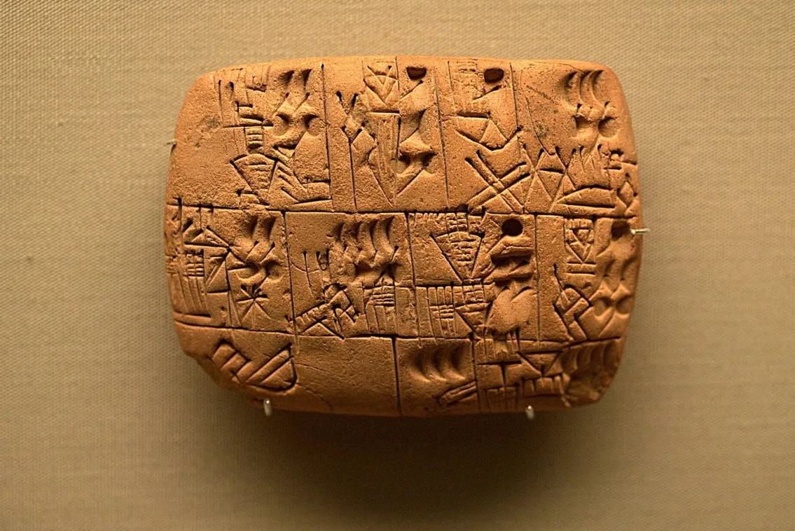 İnsanlığın İlk Yazılı Metni: 5.500 Yıllık Kiş Tableti ve Yazının Evrimi