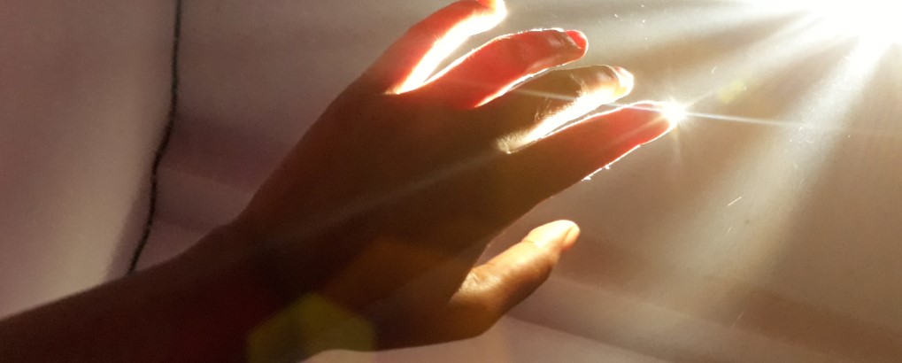 Öldüğümüzde Garip Bir Işık Yayıyoruz: Şaşırtıcı Bilimsel Keşif