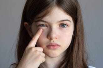 Diş Ağrısından Hayat Tehdit Eden Göz Krizi: 6 Yaşındaki Kızın Mucizevi Kurtuluşu