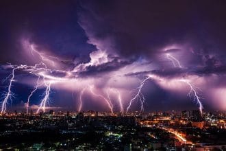 Rekorları Altüst Eden Dev Şimşek: 829 Kilometrelik "Megaflash" Gökleri Aydınlattı