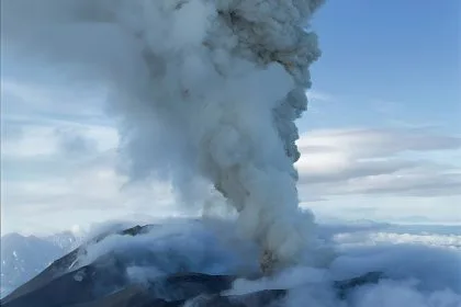 Rusya’nın Uyuyan Devi Krasheninnikov Yanardağı 500 Yıl Sonra Neden Uyandı?