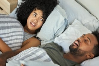 Uykuda Konuşmanın Bilimsel Sırları: Neden Oluyor ve Tehlikeli mi?