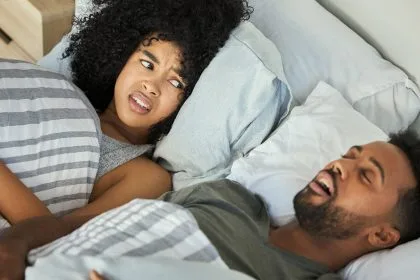 Uykuda Konuşmanın Bilimsel Sırları: Neden Oluyor ve Tehlikeli mi?