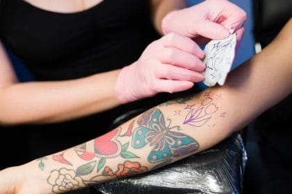 Dövmeler Melanom Riskini Artırabilir: Yeni İsveç Araştırması Ne Diyor?