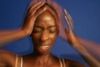 Panik Anında Vücutta Neler Oluyor? Neden “Sadece Nefes Al” Gerçekten İşe Yarıyor