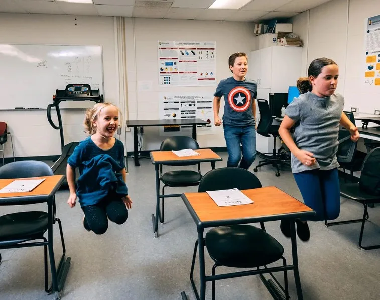 Sınıfta 3,5 Dakikalık Hareket Molası: Japonya’da Yapılan Deney, Kısa Egzersizin Dikkat ve Ruh Hali Üzerindeki Etkisini Ortaya Koydu